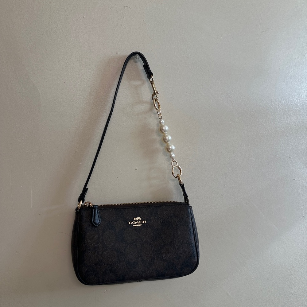 Coach Nolita 19